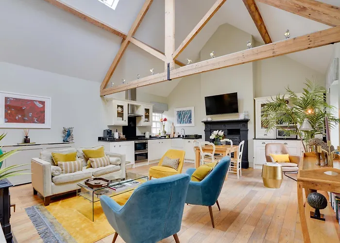 Pope Lodge: Stunning Stone Coach House Conversion