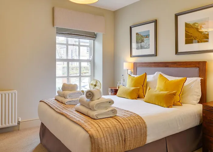 Pope Lodge: Stunning Stone Coach House Conversion