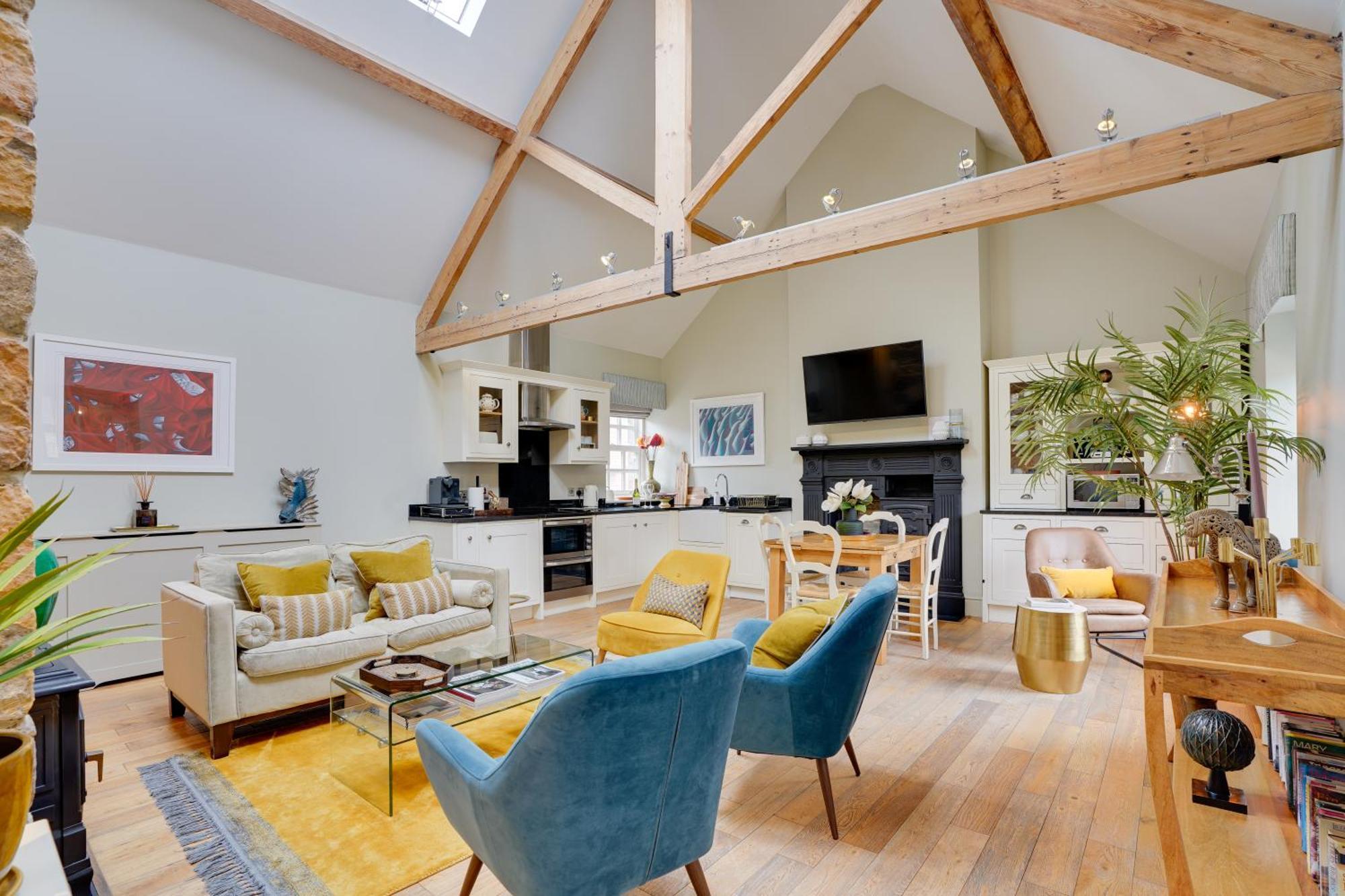 Pope Lodge: Stunning Stone Coach House Conversion * Alnmouth