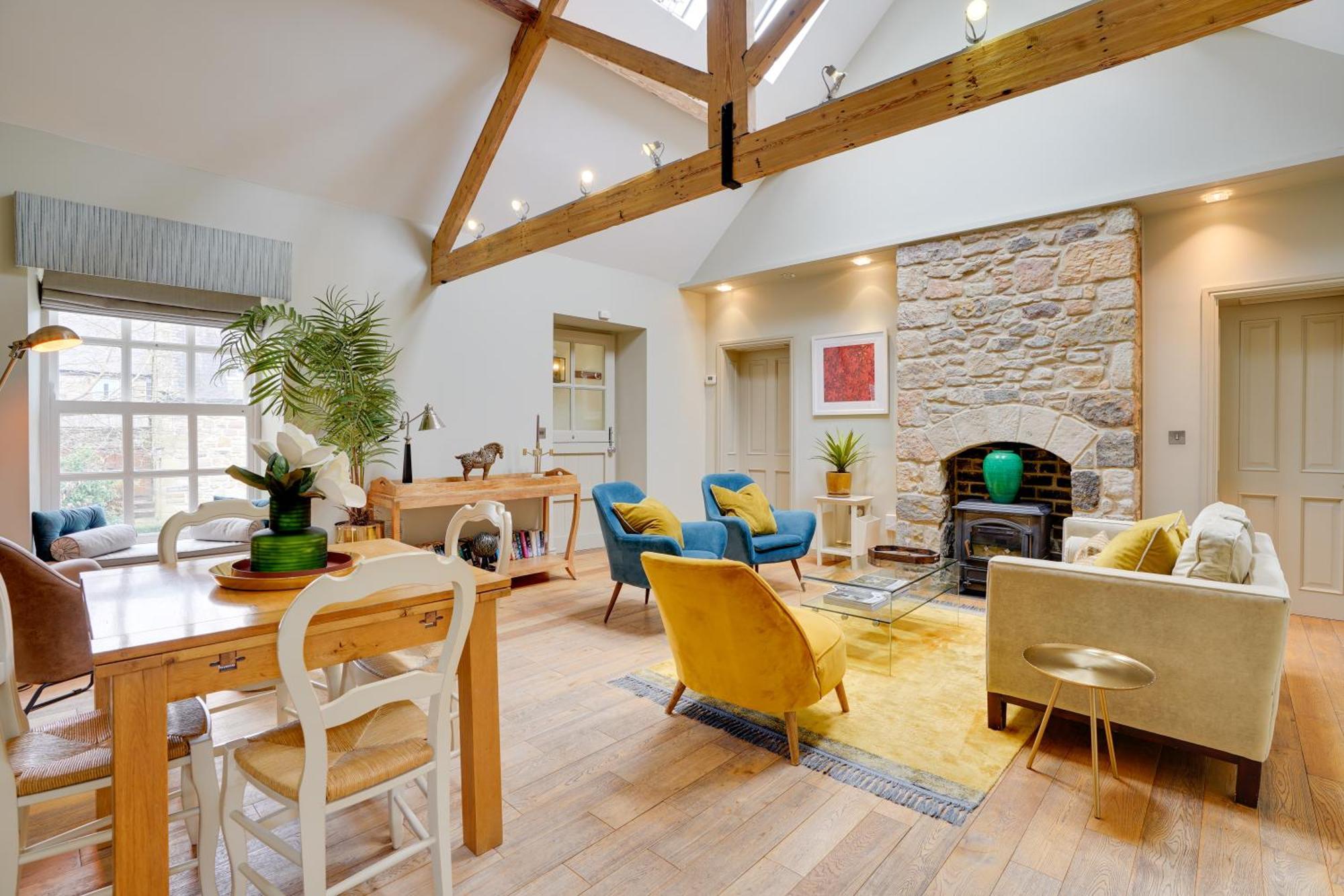 Pope Lodge: Stunning Stone Coach House Conversion Holiday home