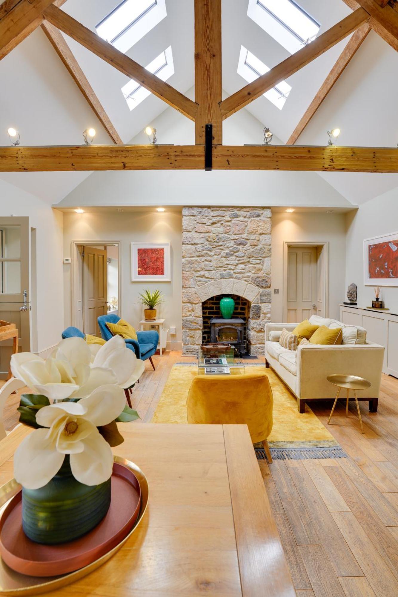 Pope Lodge: Stunning Stone Coach House Conversion Holiday home *