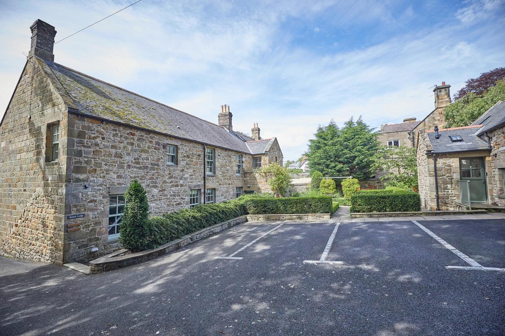 Pope Lodge: Stunning Stone Coach House Conversion Holiday home